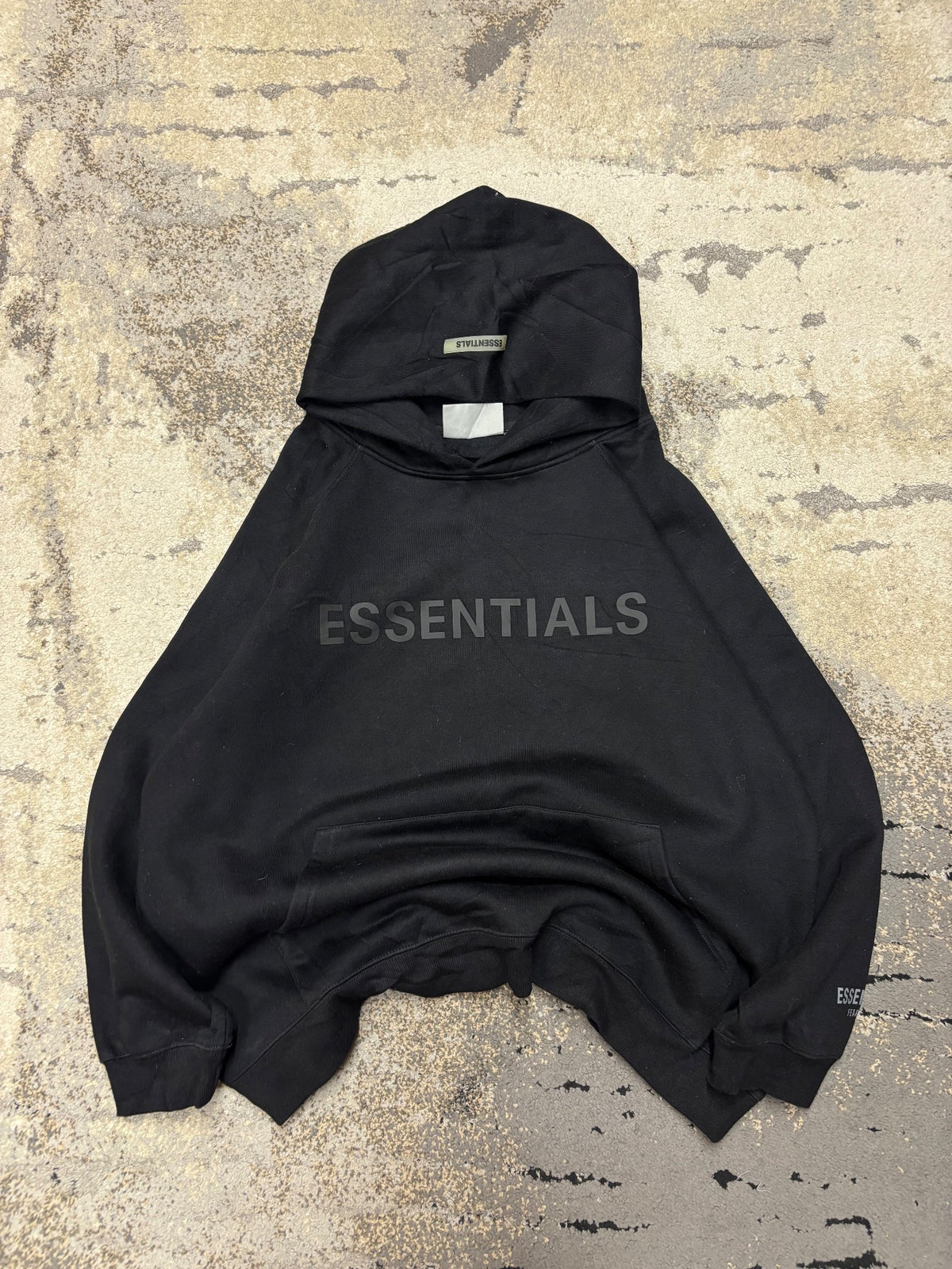 Bluza Essentials hoodie, męskie w bardzo dobrym stanie rozmiar XL, widok z przodu
