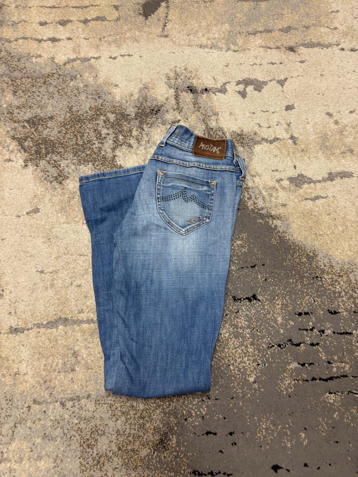Jeansy mustang vintage, damskie w bardzo dobrym stanie rozmiar S, detal