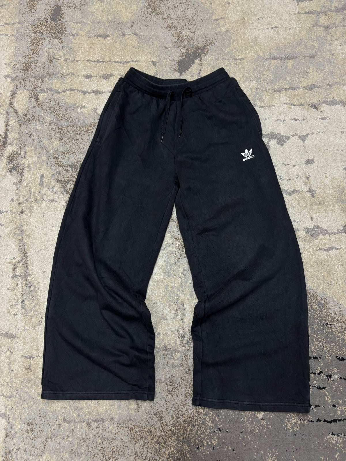 Dresy Adidas, dziecięce w bardzo dobrym stanie rozmiar 146 cm / 11 lat, widok z przodu