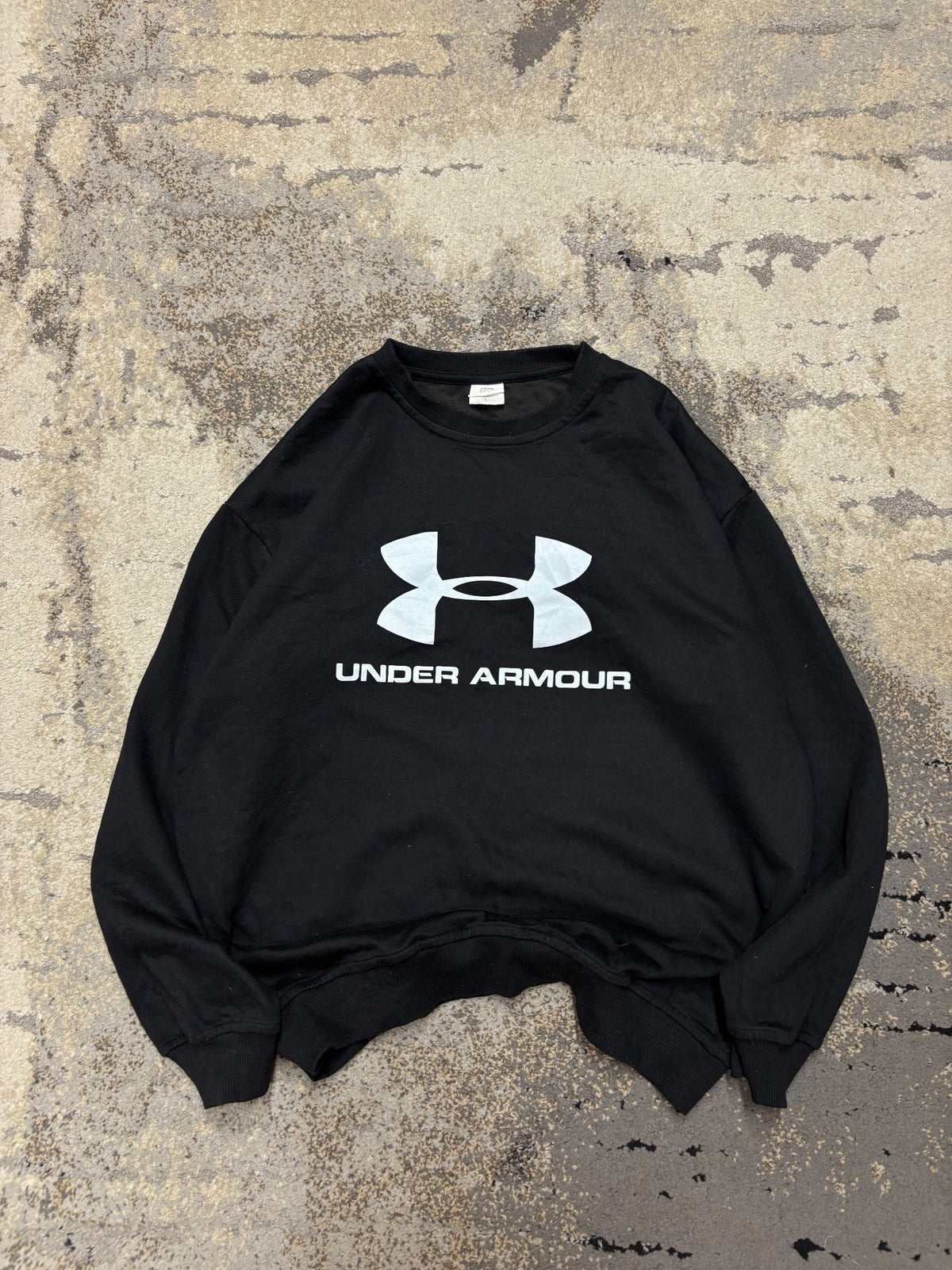 Bluza Under Armour crewneck, męskie w bardzo dobrym stanie rozmiar M, widok z przodu
