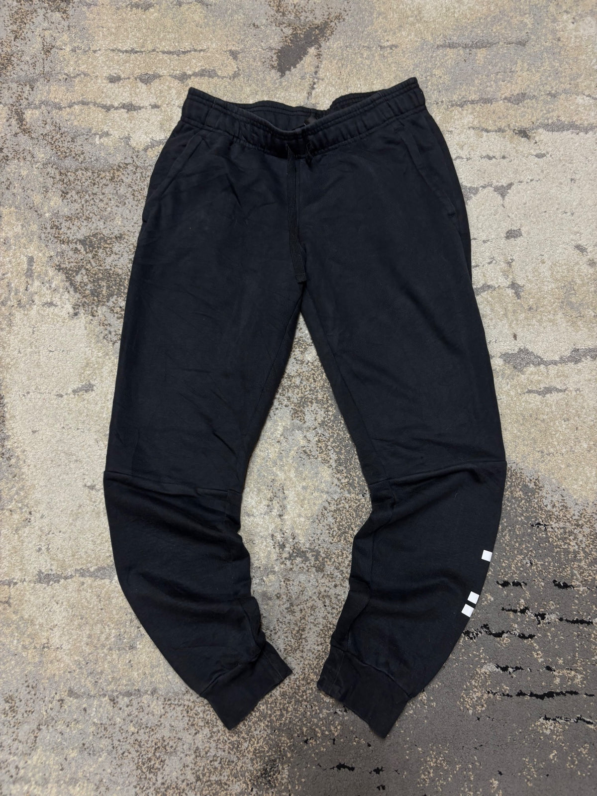Dresy Adidas, damskie w bardzo dobrym stanie rozmiar S, detal