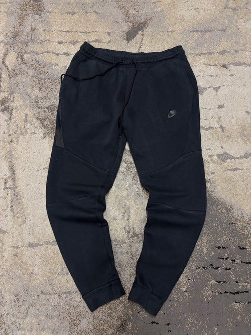 Dresy Nike Tech Fleece, męskie w bardzo dobrym stanie rozmiar L, widok z przodu