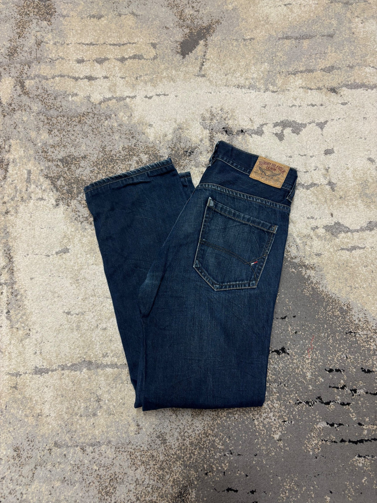 Jeansy Tommy Hilfiger, męskie w bardzo dobrym stanie rozmiar 48 | W31, detal