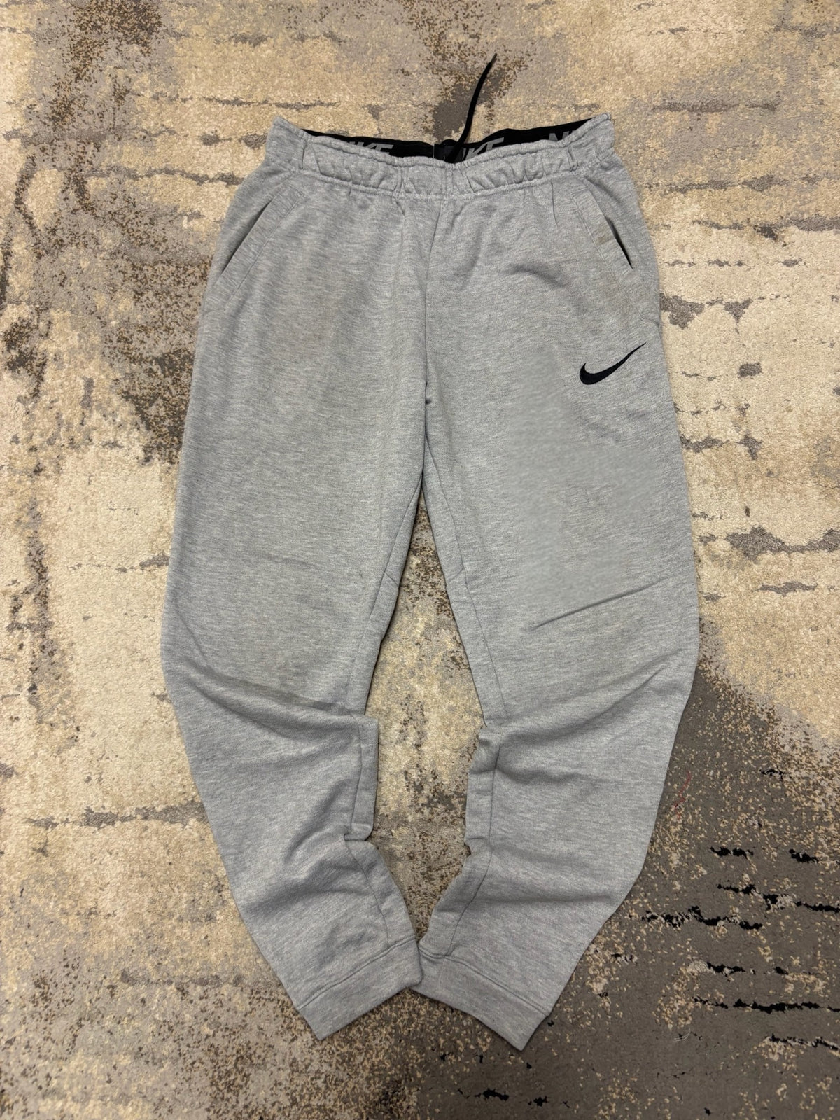 Dresy Nike, męskie w bardzo dobrym stanie rozmiar M, widok z przodu