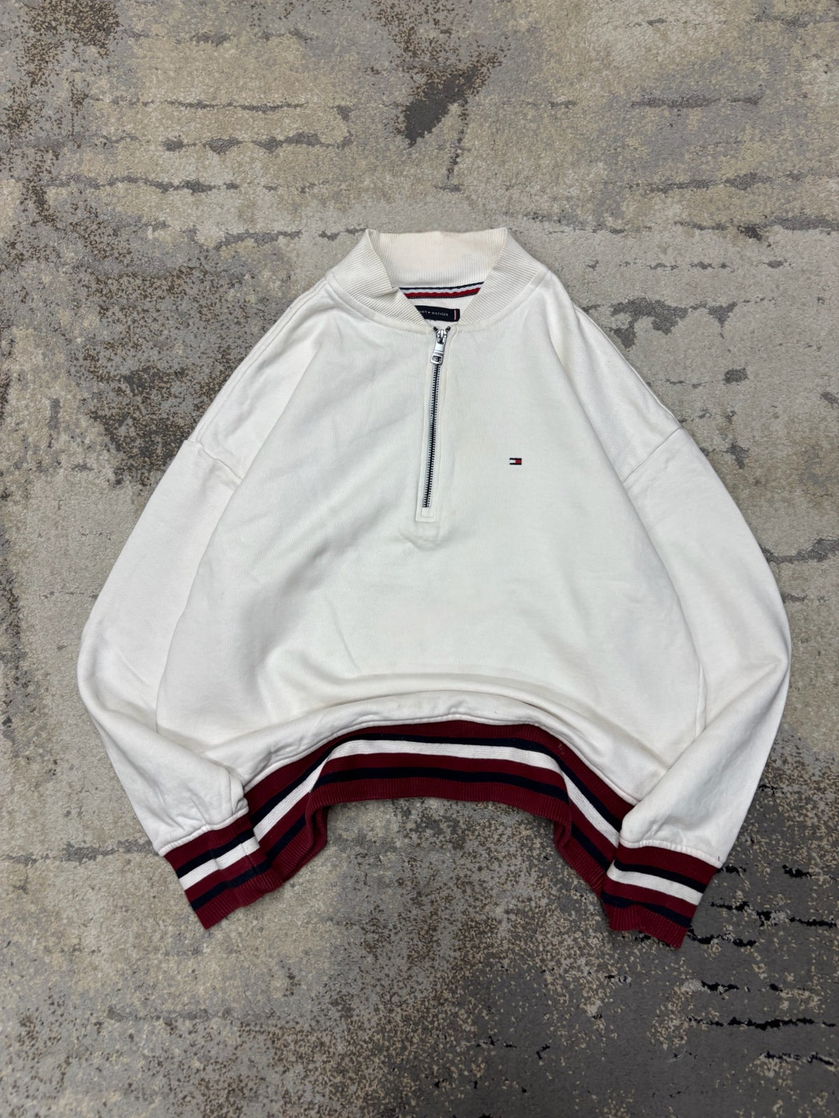 Bluza Tommy Hilfiger, damskie w bardzo dobrym stanie rozmiar M, detal