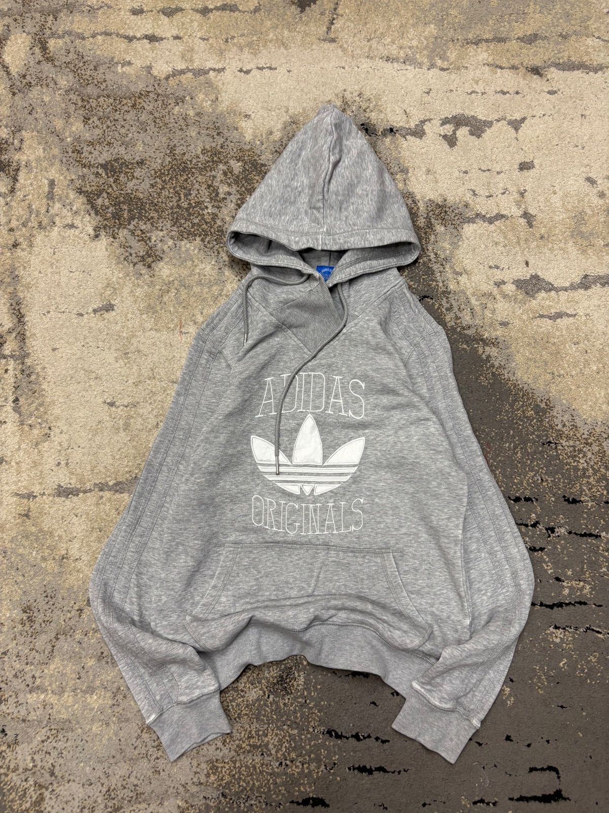 Bluza Adidas hoodie, damskie w bardzo dobrym stanie rozmiar XS, detal