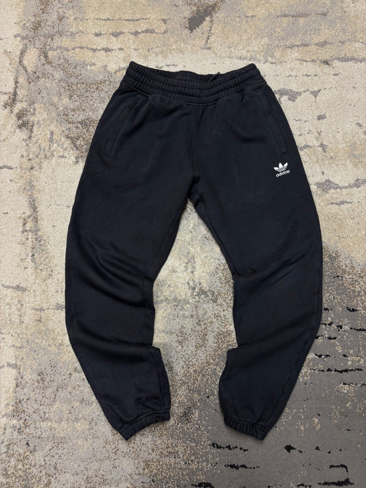 Dresy Adidas, męskie w bardzo dobrym stanie rozmiar M, detal