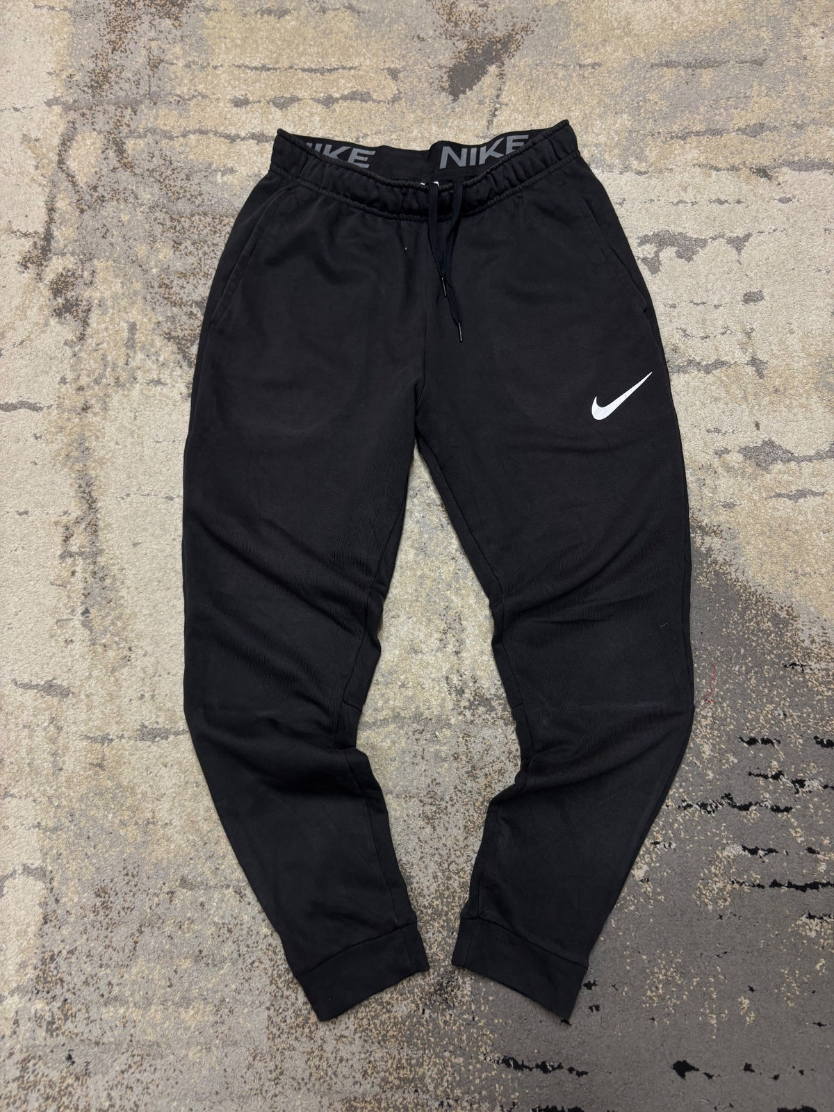 Dresy Nike, męskie w bardzo dobrym stanie rozmiar M, widok z przodu