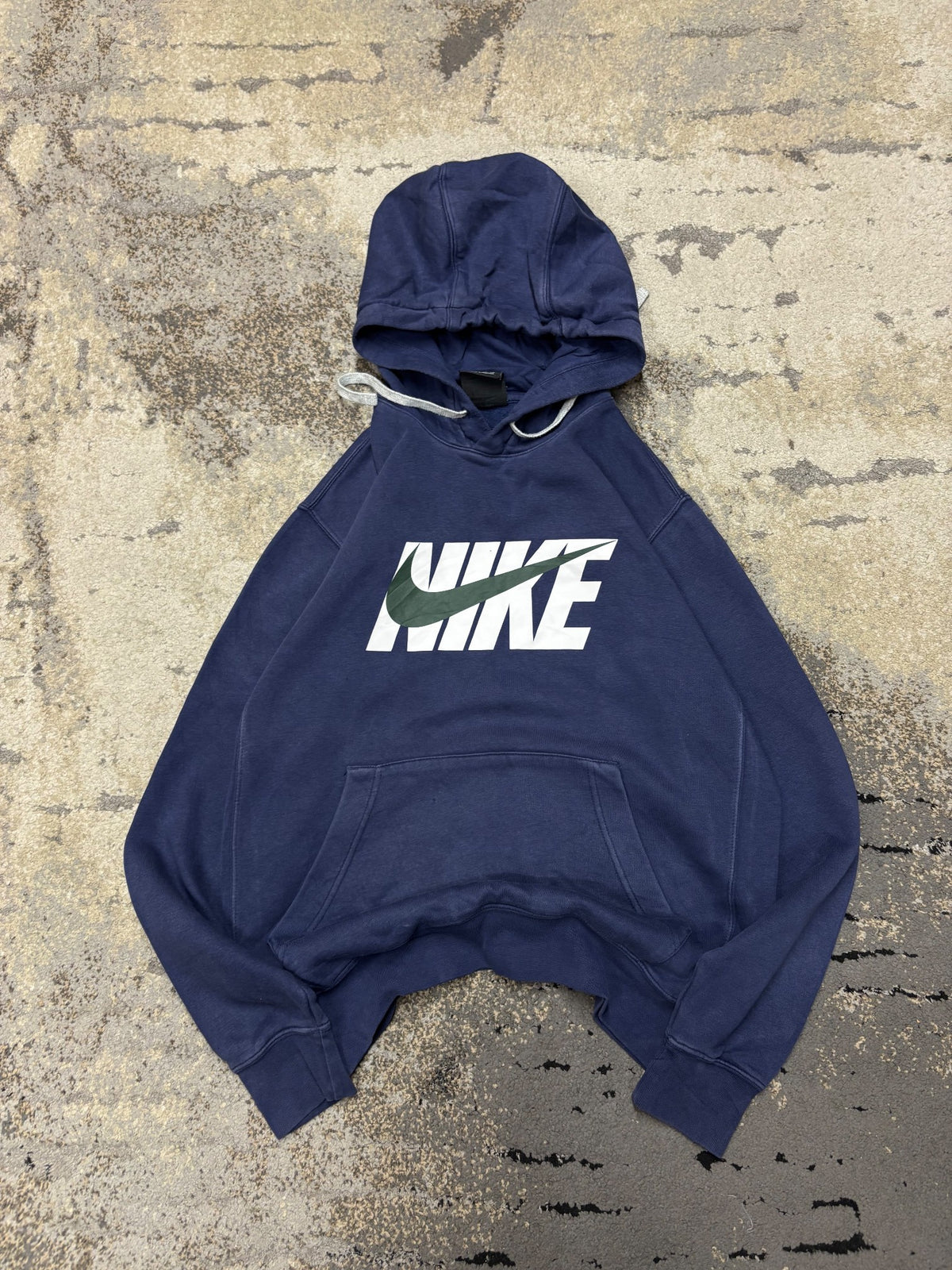 Bluza Nike hoodie, męskie w bardzo dobrym stanie rozmiar S, widok z góry