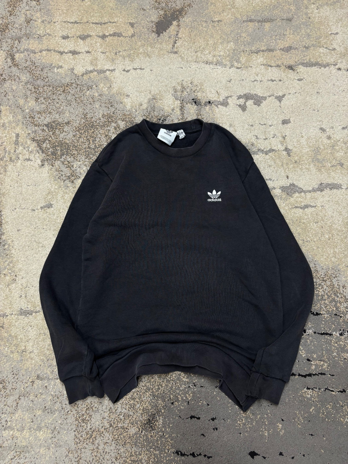 Bluza Adidas crewneck, męskie w bardzo dobrym stanie rozmiar S, widok z przodu