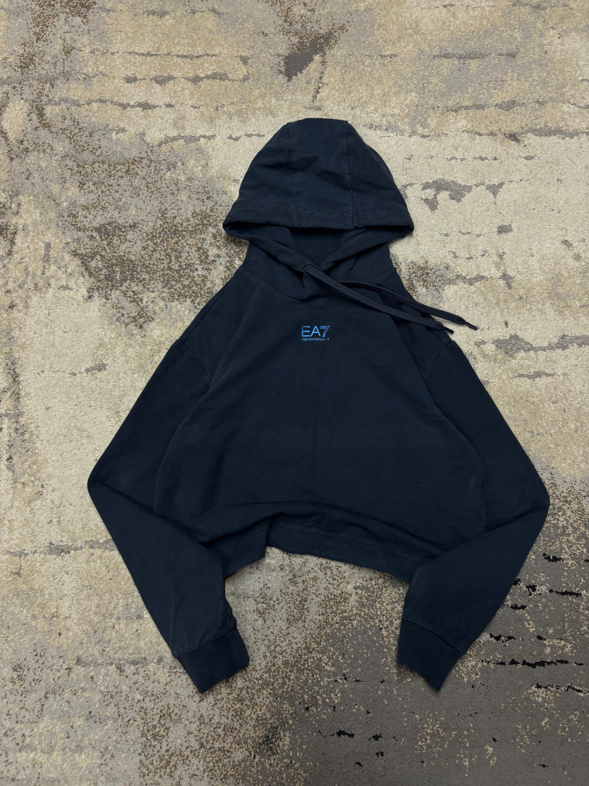 Bluza Emporio Armani hoodie, damskie w bardzo dobrym stanie rozmiar M, widok z przodu