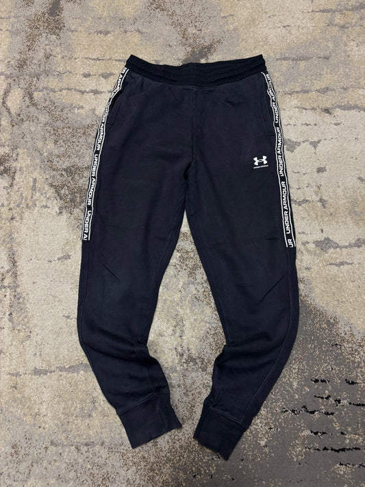 Dresy Under Armour, dziecięce w bardzo dobrym stanie rozmiar XL, widok z przodu