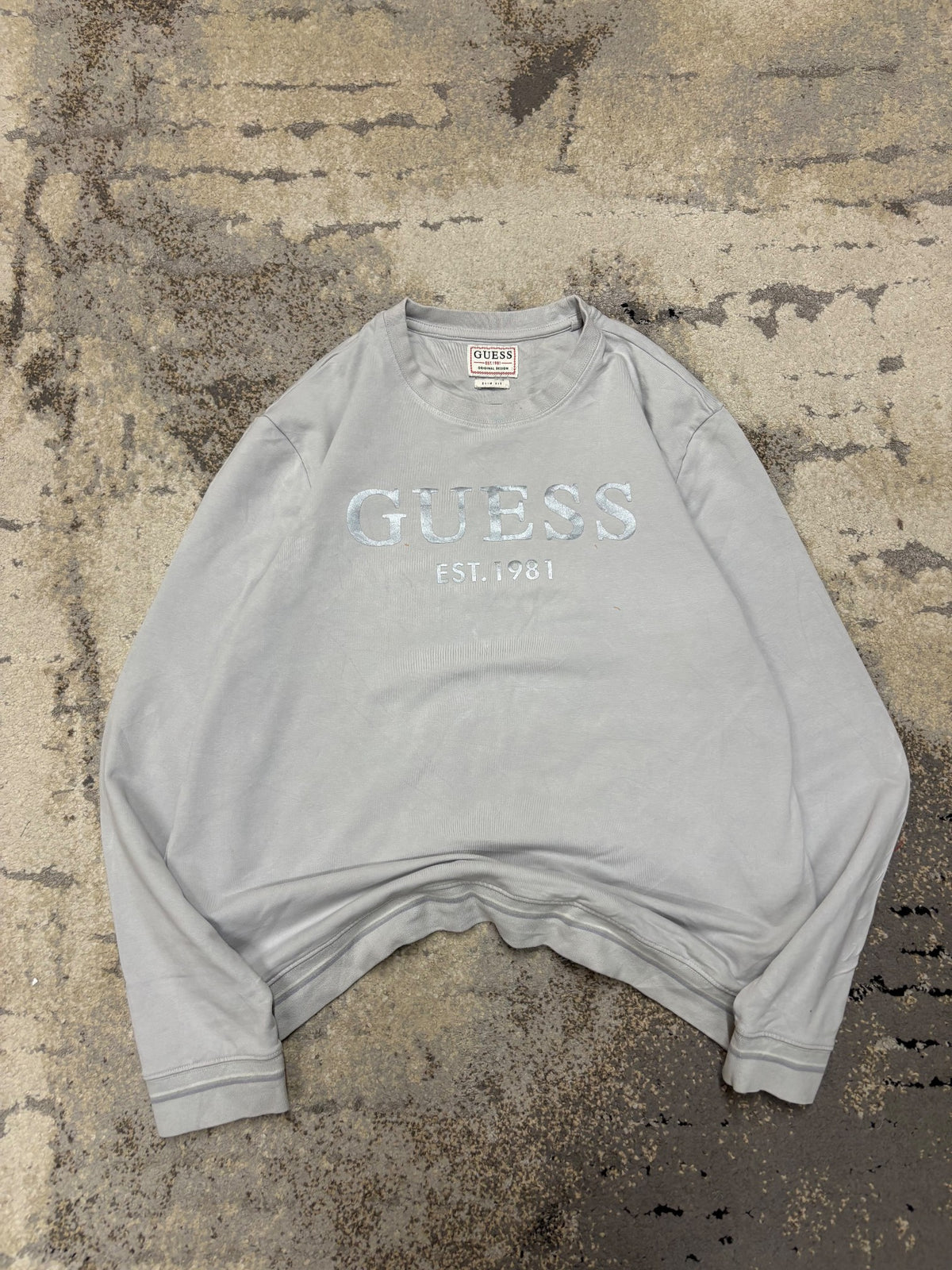 Bluza Guess crewneck, damskie w bardzo dobrym stanie rozmiar XL, widok z przodu