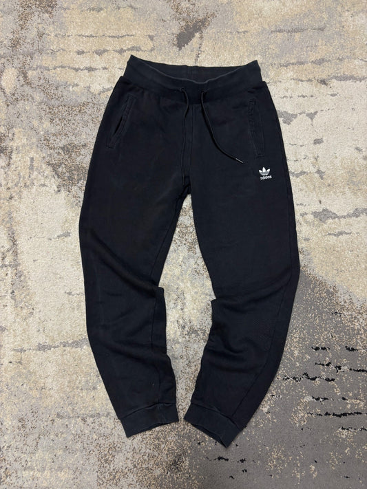 Dresy Adidas, damskie w bardzo dobrym stanie rozmiar S, widok z przodu