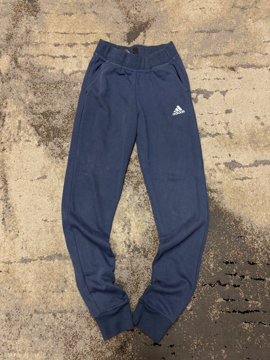 Dresy Adidas, dziecięce w bardzo dobrym stanie rozmiar 164 cm / 14 lat, detal
