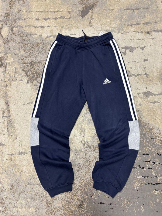 Dresy Adidas, dziecięce w bardzo dobrym stanie rozmiar 152 cm / 12 lat, widok z przodu