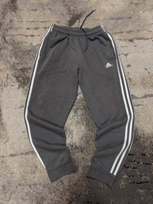 Dresy Adidas, damskie w dobrym stanie rozmiar S, widok z przodu