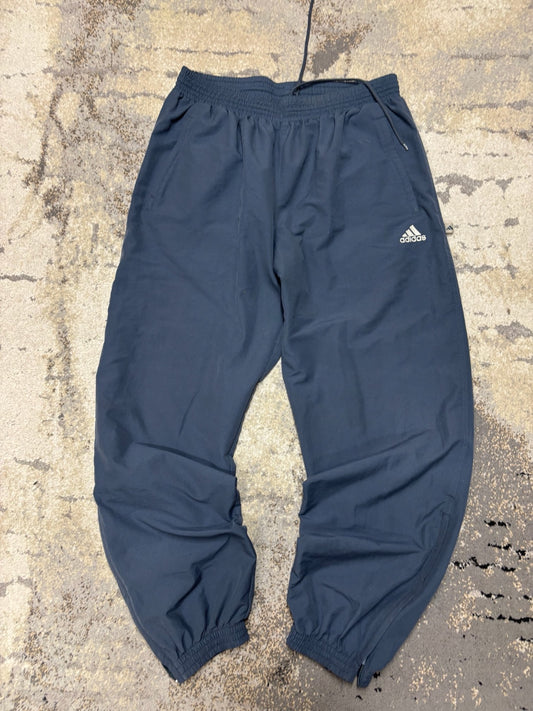 Dresy Adidas, męskie w bardzo dobrym stanie rozmiar M, detal