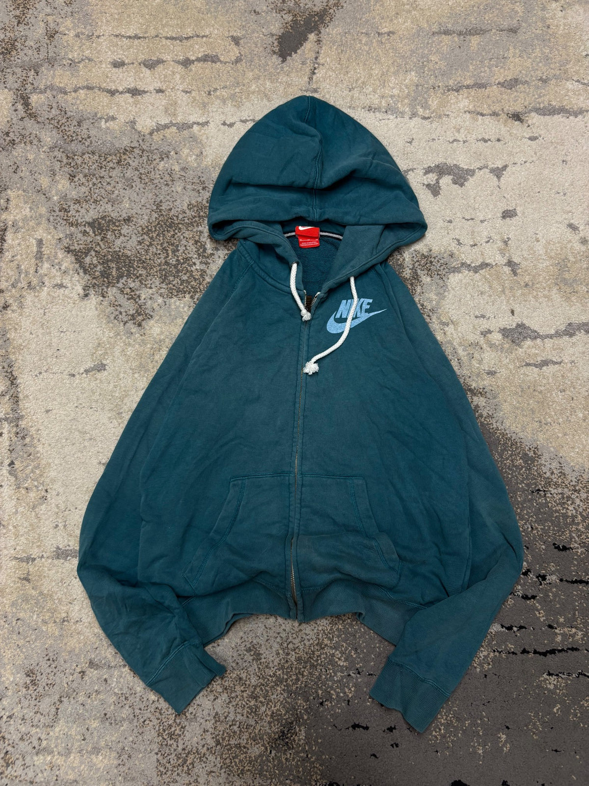 Bluza Nike zipp, damskie w dobrym stanie rozmiar M, widok z przodu