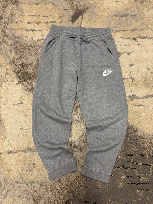 Dresy Nike, dziecięce w bardzo dobrym stanie rozmiar L, widok z przodu