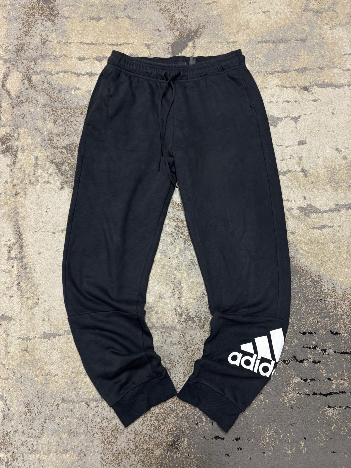 Dresy Adidas, męskie w bardzo dobrym stanie rozmiar M, widok z przodu