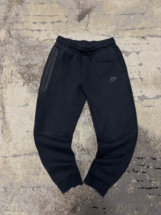Dresy Nike Tech Fleece, dziecięce w dobrym stanie rozmiar 146 cm / 11 lat, widok z przodu