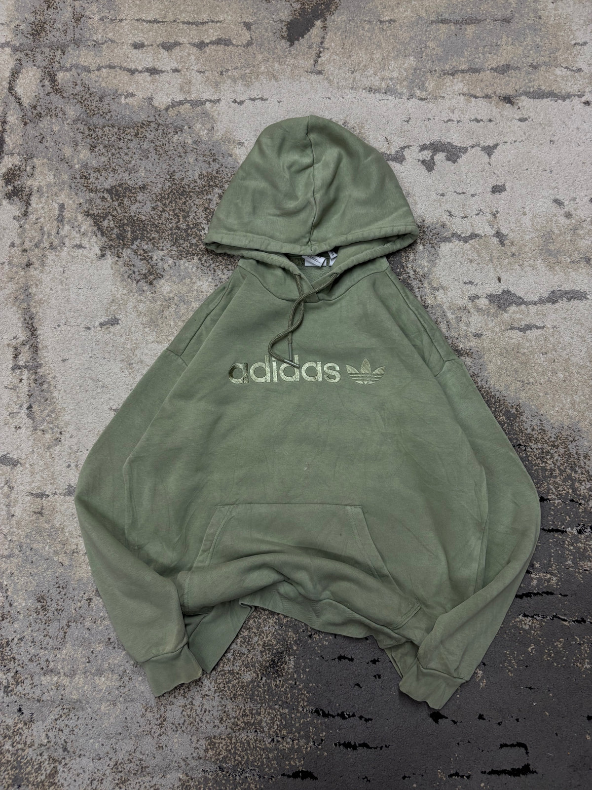 Bluza Adidas hoodie, damskie w dobrym stanie rozmiar S, widok z przodu