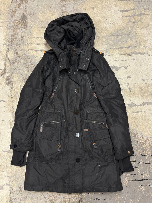 Kurtka Khujo ocieplana, damskie w bardzo dobrym stanie rozmiar M, widok z przodu