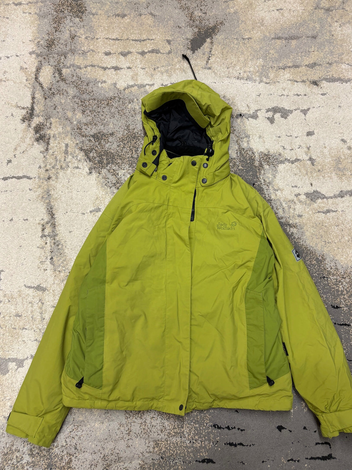 Kurtka Jack Wolfskin outdoor, męskie w bardzo dobrym stanie rozmiar M, widok z przodu