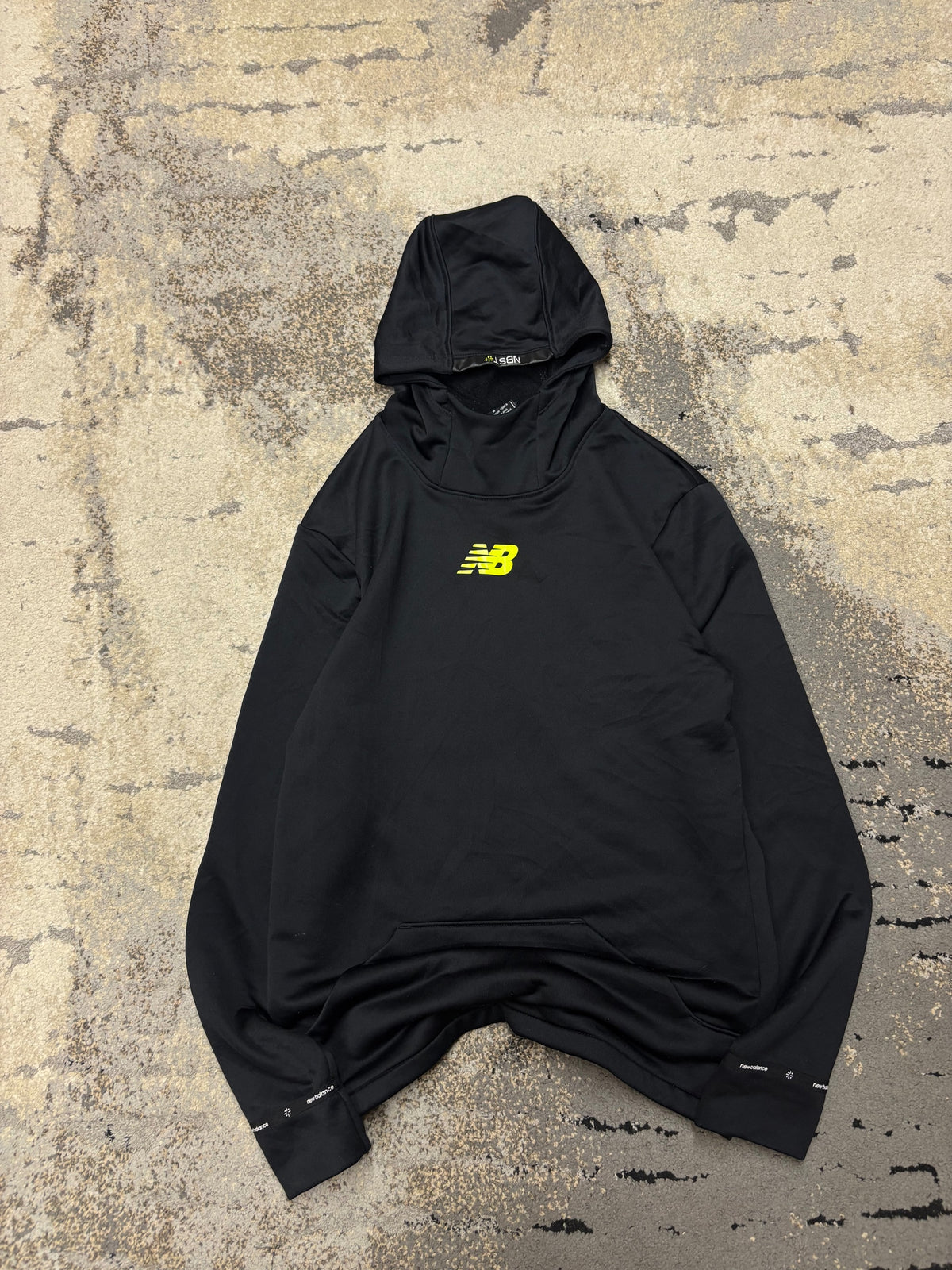 Bluza New Balance hoodie, męskie w bardzo dobrym stanie rozmiar S, widok z przodu