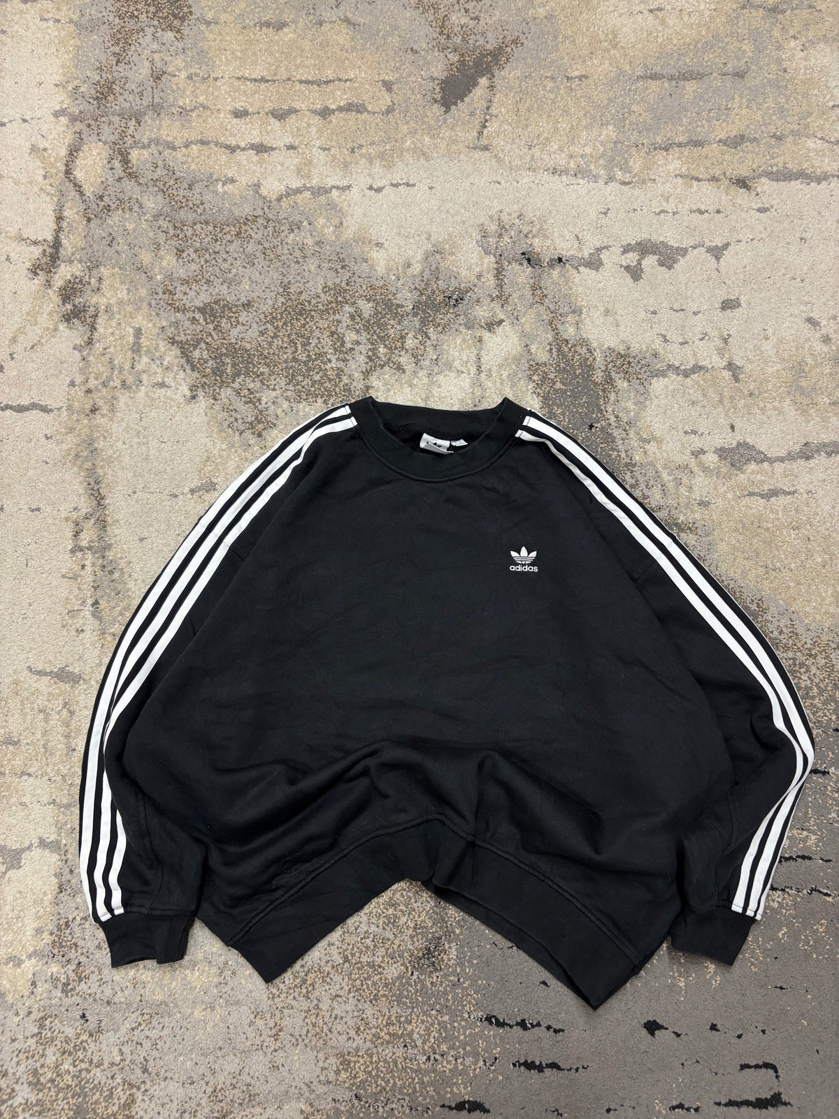 Bluza Adidas crewneck, damskie w bardzo dobrym stanie rozmiar S, widok z przodu