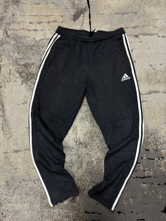 Dresy Adidas, męskie w bardzo dobrym stanie rozmiar M, widok z przodu