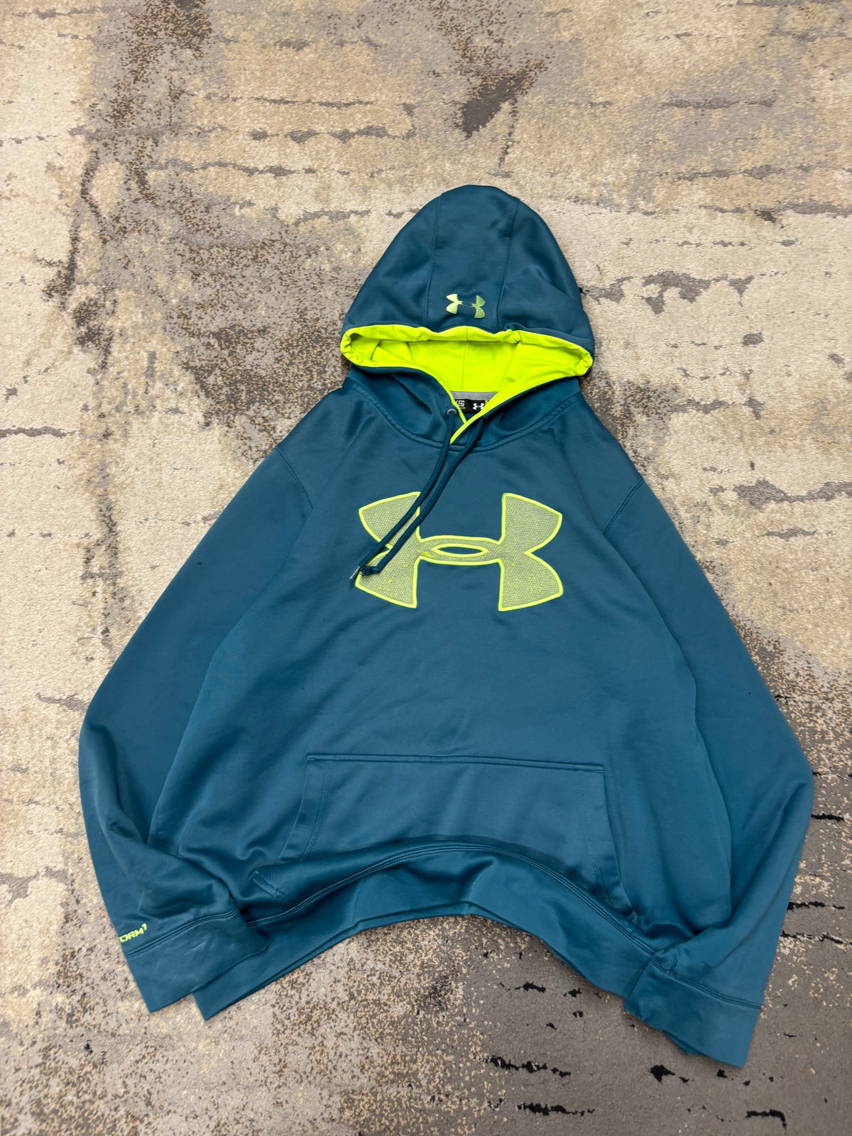 Bluza Under Armour hoodie, męskie w bardzo dobrym stanie rozmiar XL, widok z przodu