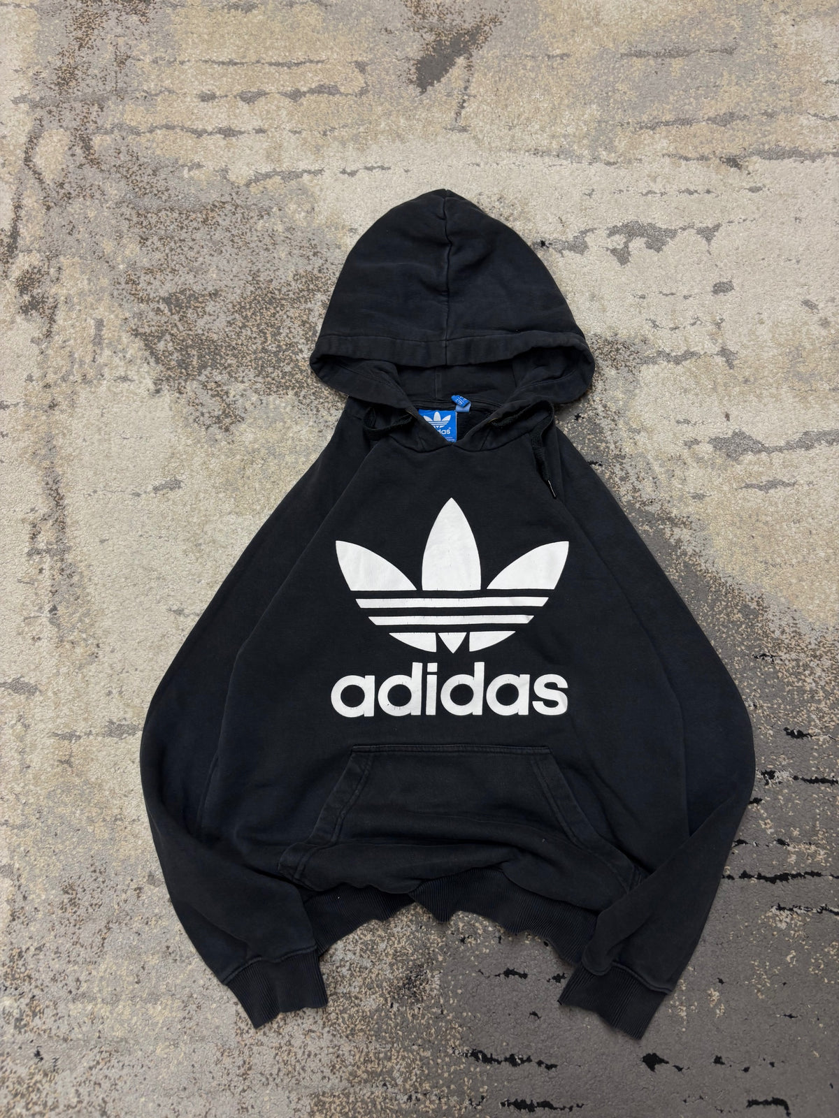 Bluza Adidas hoodie, damskie w bardzo dobrym stanie rozmiar S, widok z przodu