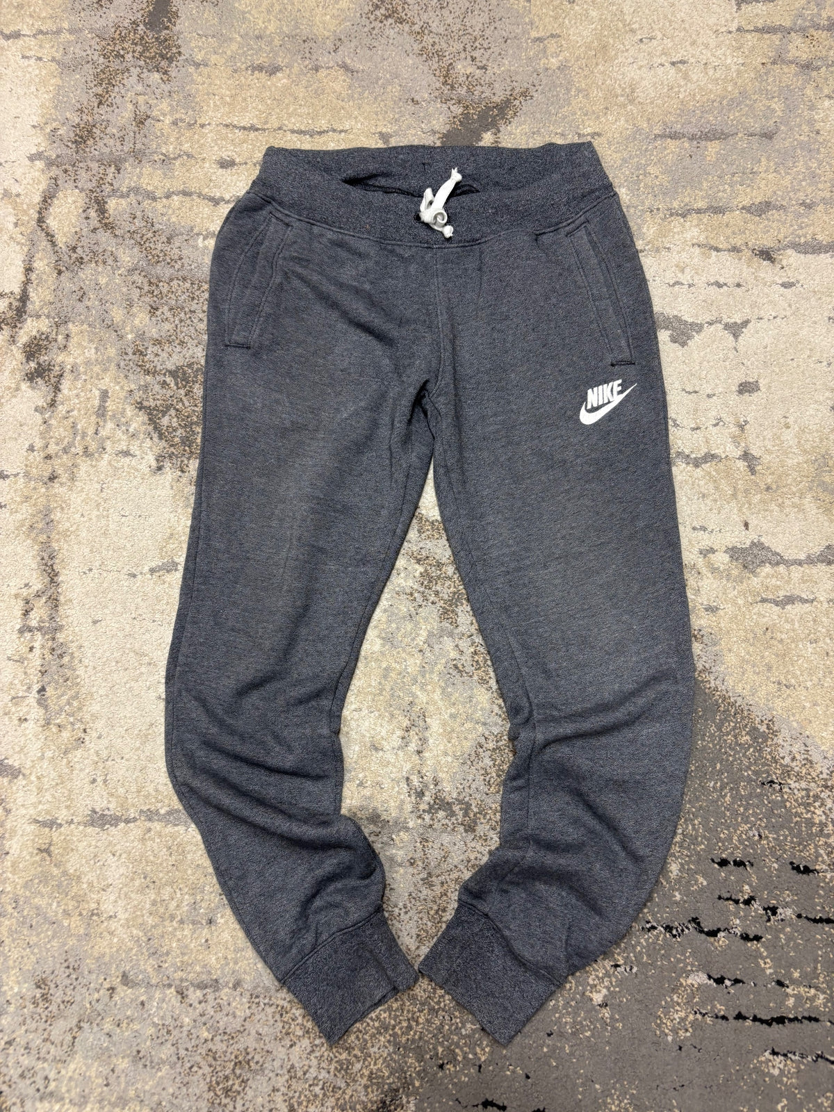 Dresy Nike, damskie w bardzo dobrym stanie rozmiar S, widok z przodu