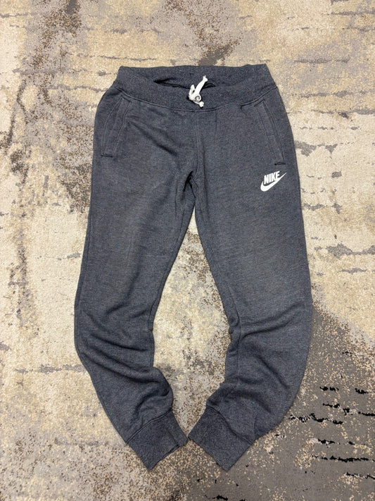 Dresy Nike, damskie w bardzo dobrym stanie rozmiar S, widok z przodu