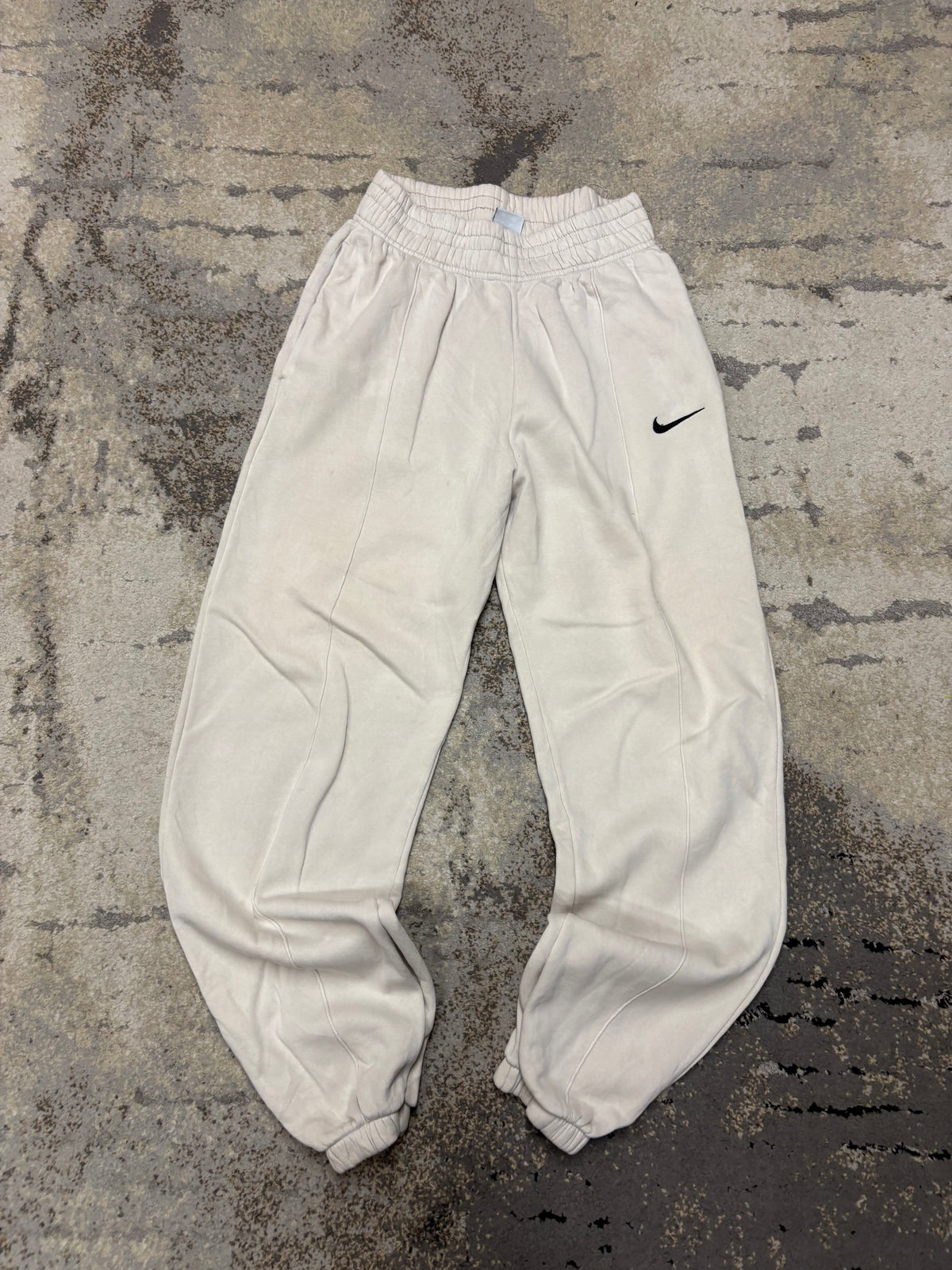 Dresy Nike, damskie w bardzo dobrym stanie rozmiar XS, widok z przodu