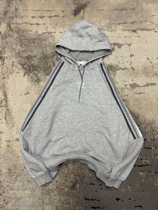 Bluza Adidas hoodie, męskie w bardzo dobrym stanie rozmiar M, widok z przodu