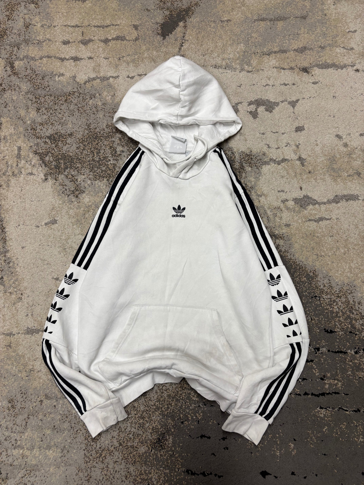 Bluza Adidas hoodie, damskie w bardzo dobrym stanie rozmiar XS, widok z przodu
