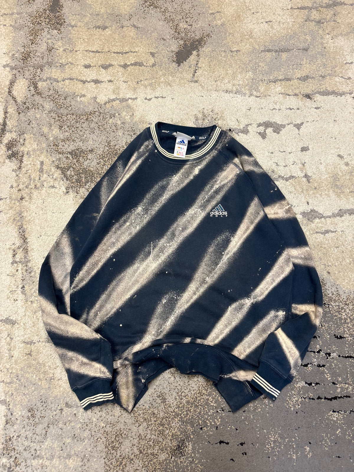 Bluza Adidas crewneck vintage retro y2k, męskie w bardzo dobrym stanie rozmiar M, widok z przodu