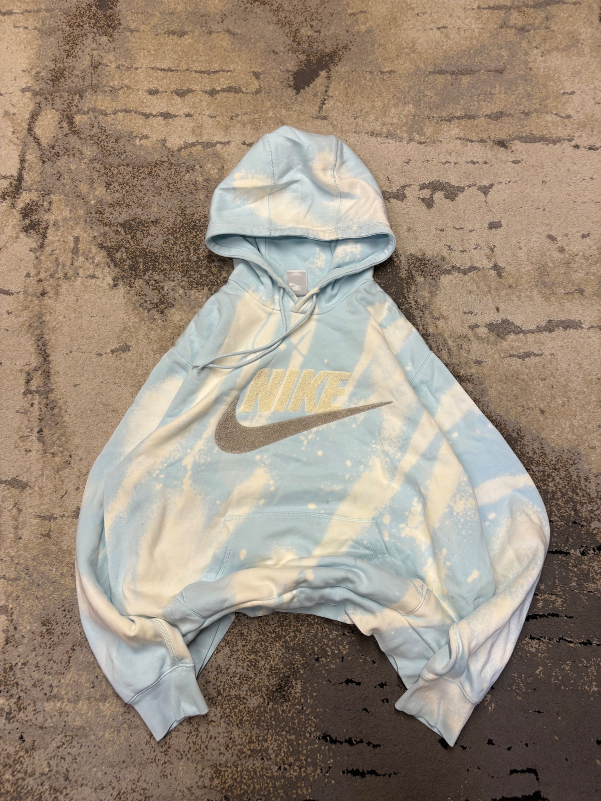 Bluza Nike hoodie, damskie w bardzo dobrym stanie rozmiar L, widok z przodu