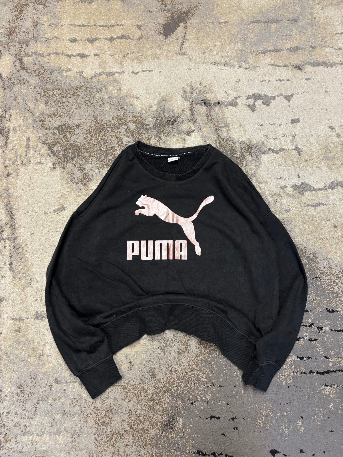 Bluza Puma crewneck, damskie w bardzo dobrym stanie rozmiar S, widok z przodu