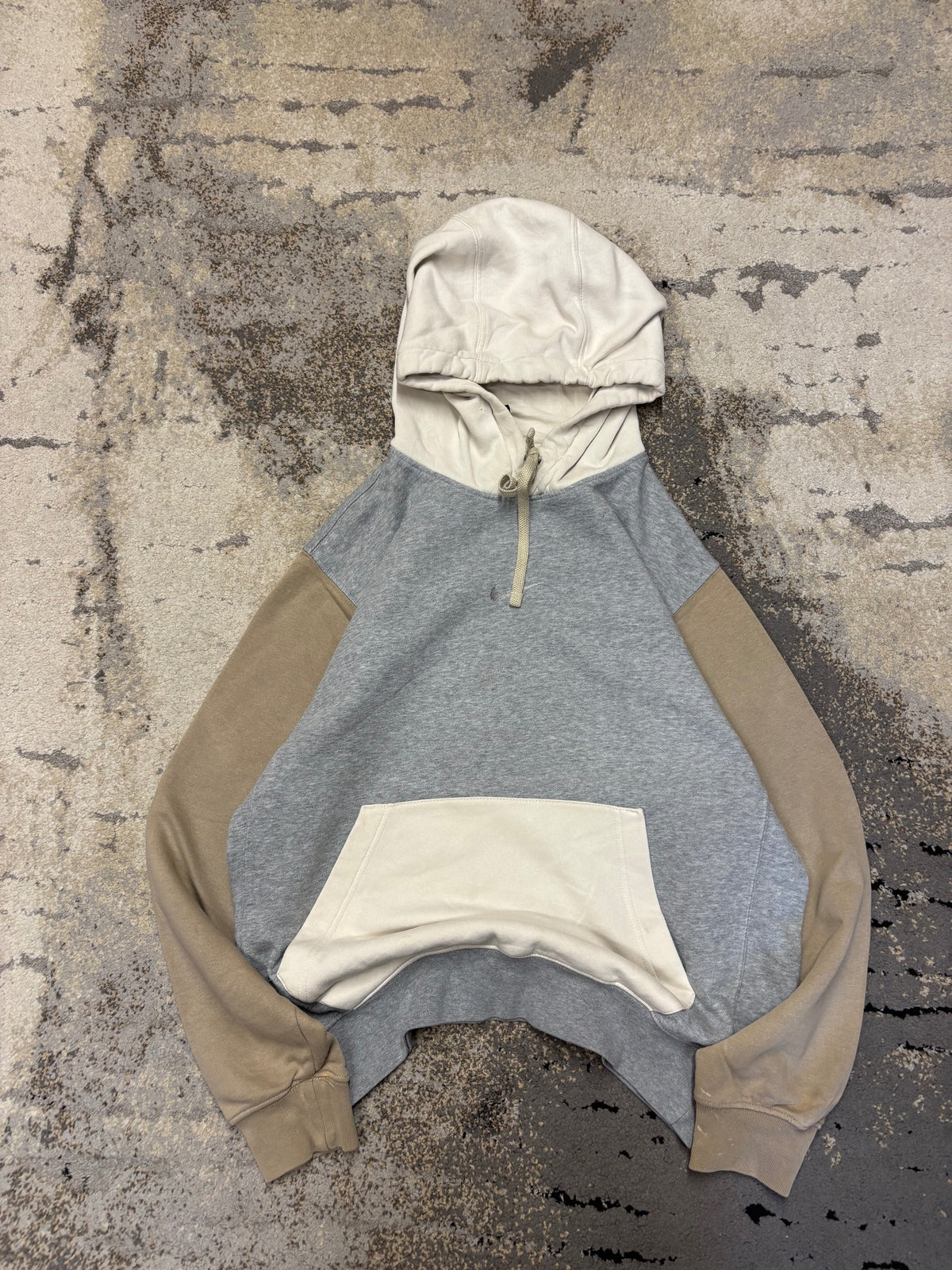 Bluza Nike hoodie, damskie w dobrym stanie rozmiar S, widok z przodu