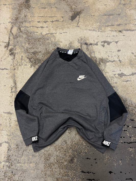 Bluza Nike crewneck, męskie w bardzo dobrym stanie rozmiar M, widok z przodu