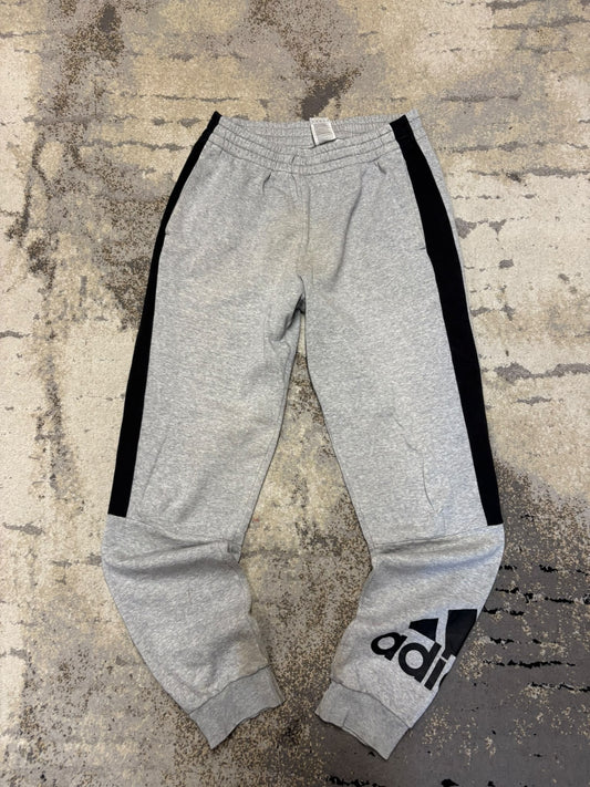 Dresy Adidas, męskie w bardzo dobrym stanie rozmiar M, widok z przodu