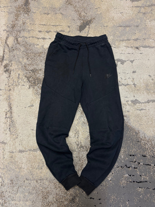 Dresy Nike Tech Fleece, damskie w bardzo dobrym stanie rozmiar XS, widok z przodu
