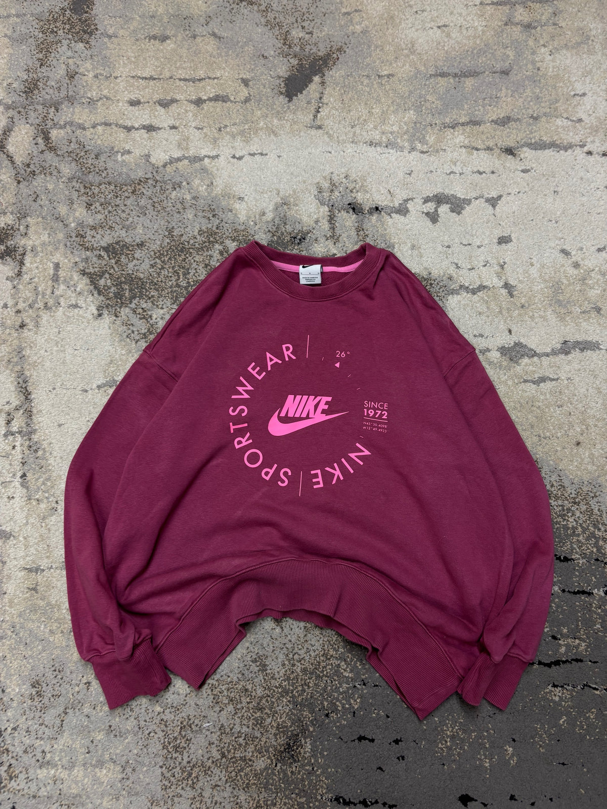 Bluza crewneck Nike, damskie w bardzo dobrym stanie rozmiar M, widok z przodu