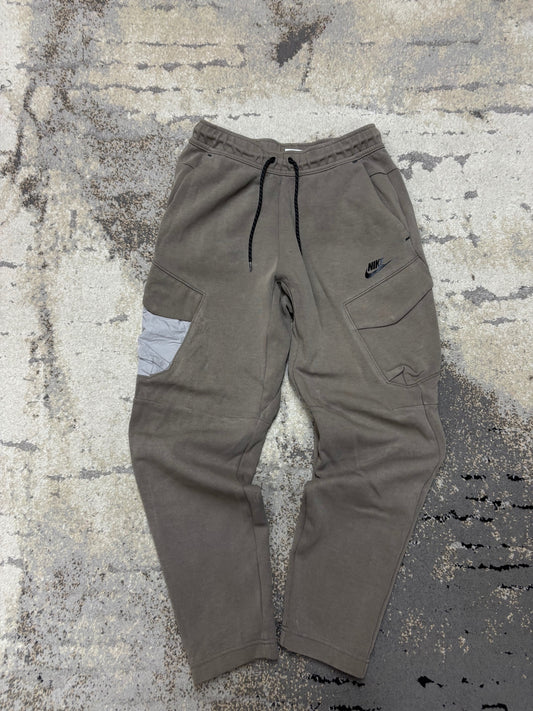 Dresy Nike Tech Fleece, męskie w dobrym stanie rozmiar S, widok z przodu