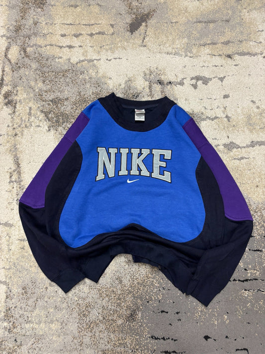 Bluza crewneck vintage Nike lata 90, męskie w bardzo dobrym stanie rozmiar L, widok z przodu