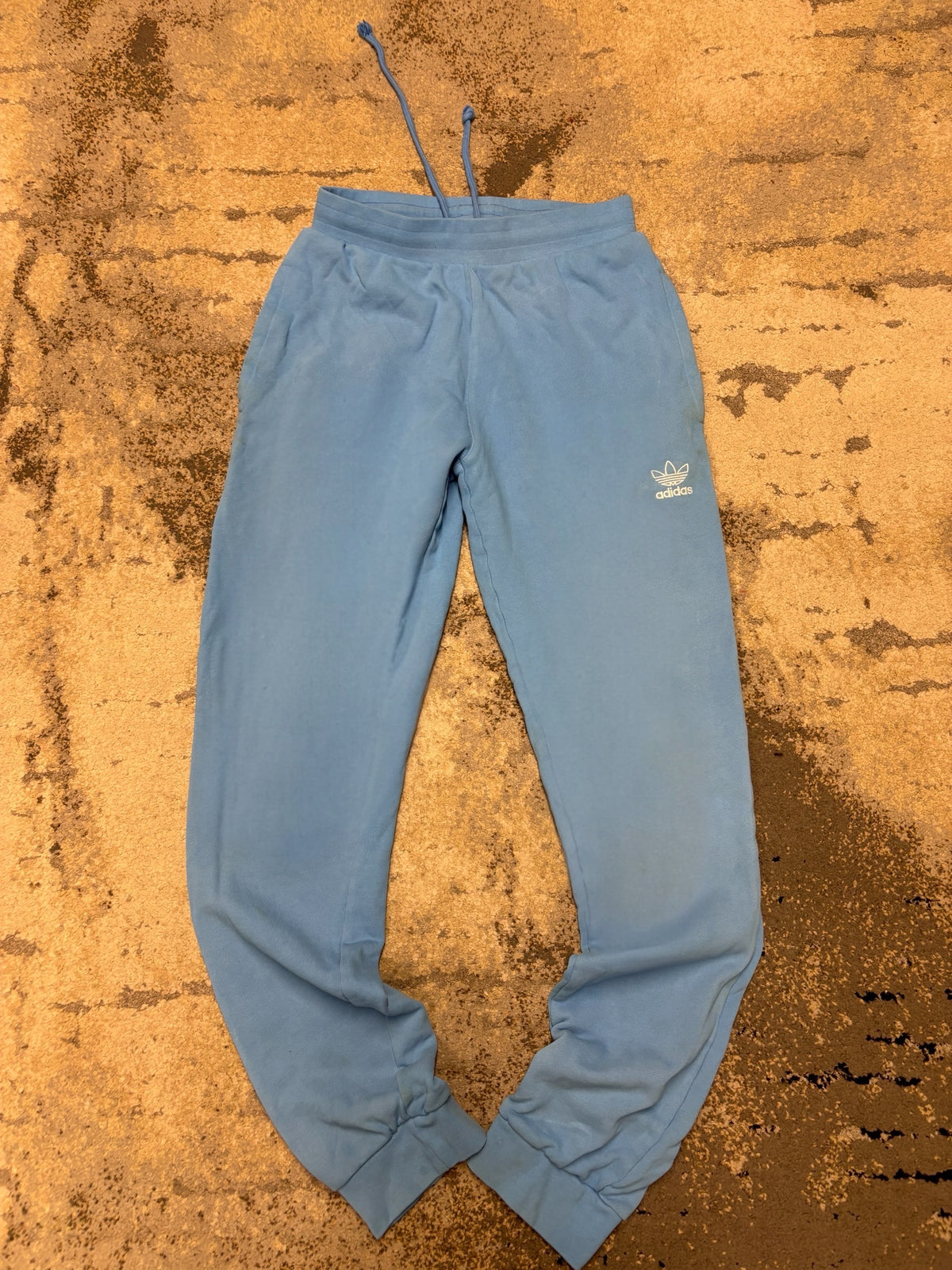 Dresy Adidas, damskie w bardzo dobrym stanie rozmiar XS, detal